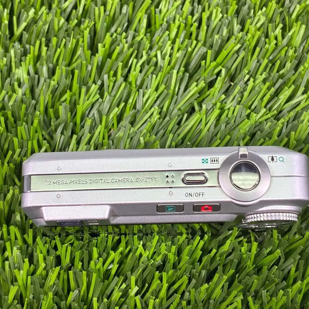 Casio Exilim EX-Z750 7.2MP Digital Camera with Battery, Charger and SD Card